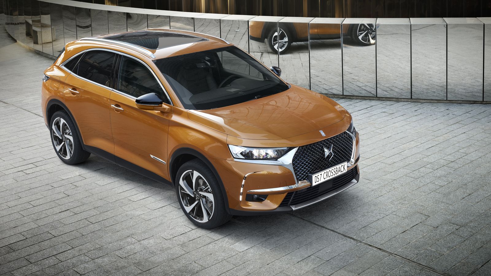 Η DS Automobiles υπόσχεται πως κάθε χρόνο θα λανσάρει ένα νέο μοντέλο, το οποίο θα είναι πλήρως ηλεκτρικό ή υβριδικό. Αρχή θα γίνει με το υβριδικό DS 